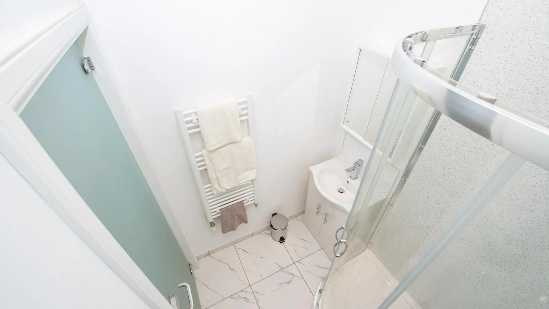 Affleck Retreat 5 - Sja Stays - Modern 1 Bed Apartment Абердин 0*,  Великобритания